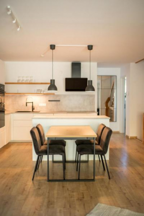 HUGOS Design House